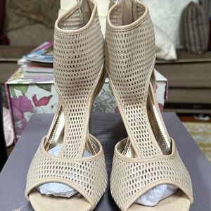 Brand new never worn Size10